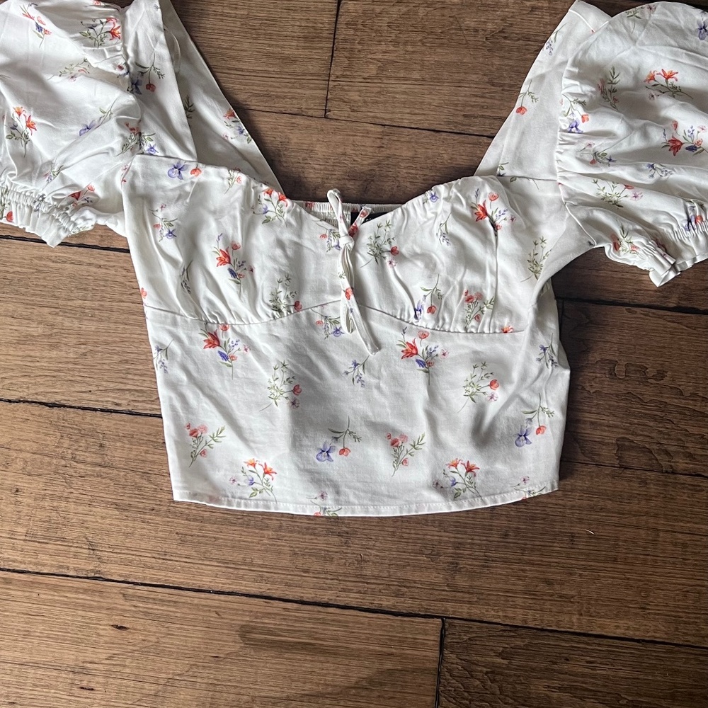 Brand new peasant floral crop top